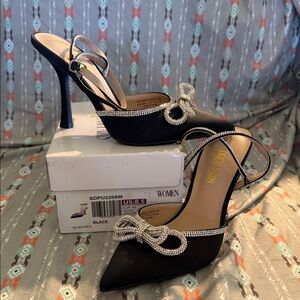 Dream Paris Elegant Black Heels with Rhinestone Accent